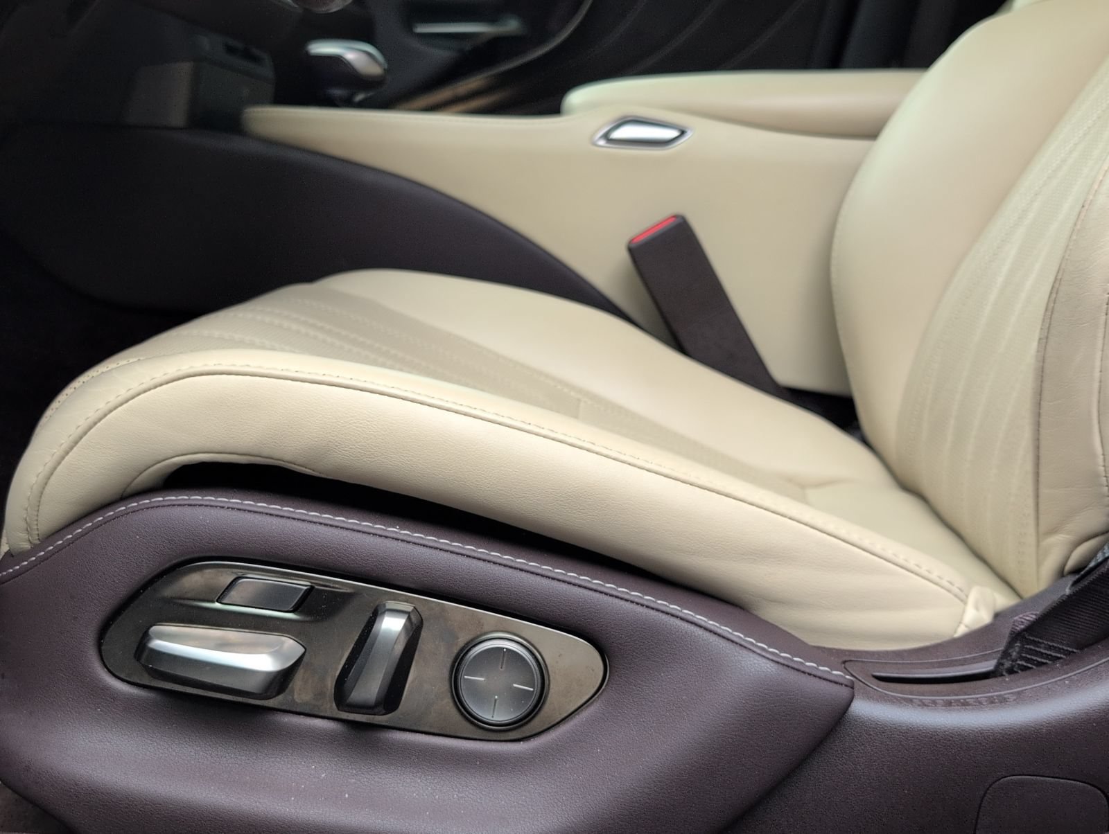 Used 2019 Lexus LS 500h RWD image 5