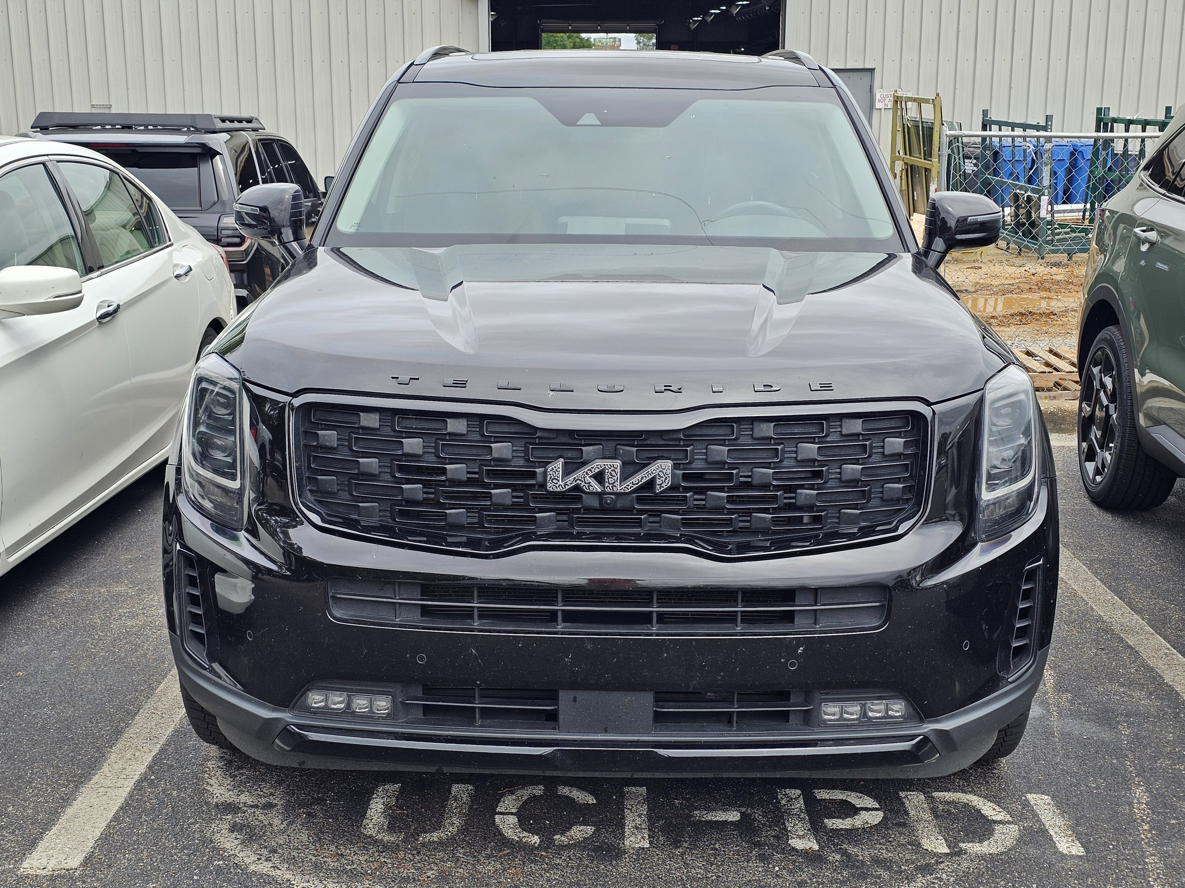 Used 2022 Kia Telluride SX w/ Nightfall Edition Package AWD/4WD image 2