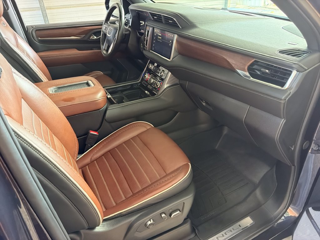 Used 2024 GMC Yukon XL Denali Ultimate AWD/4WD image 31