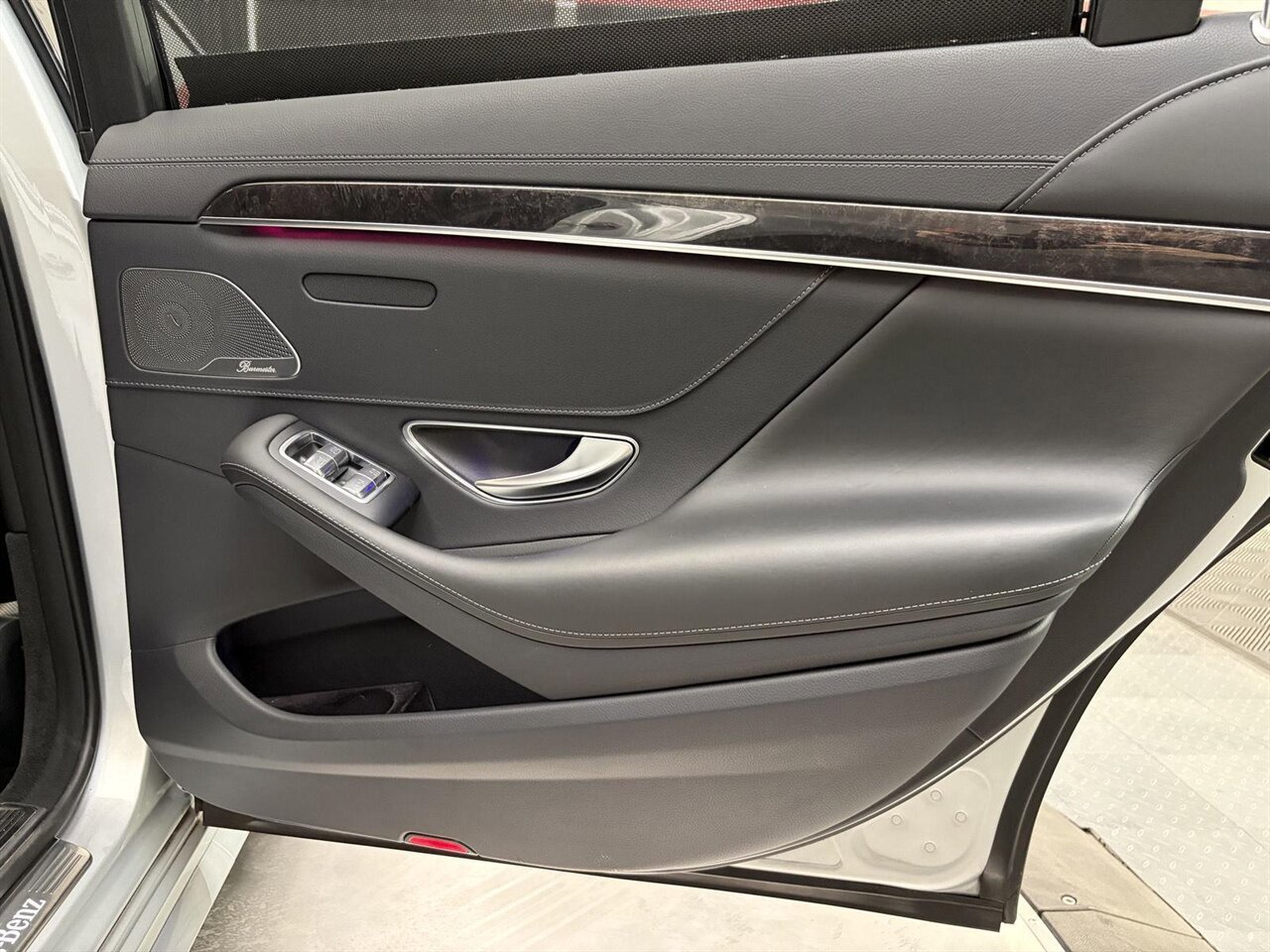 Used 2020 Mercedes-Benz S 560 Sedan image 32