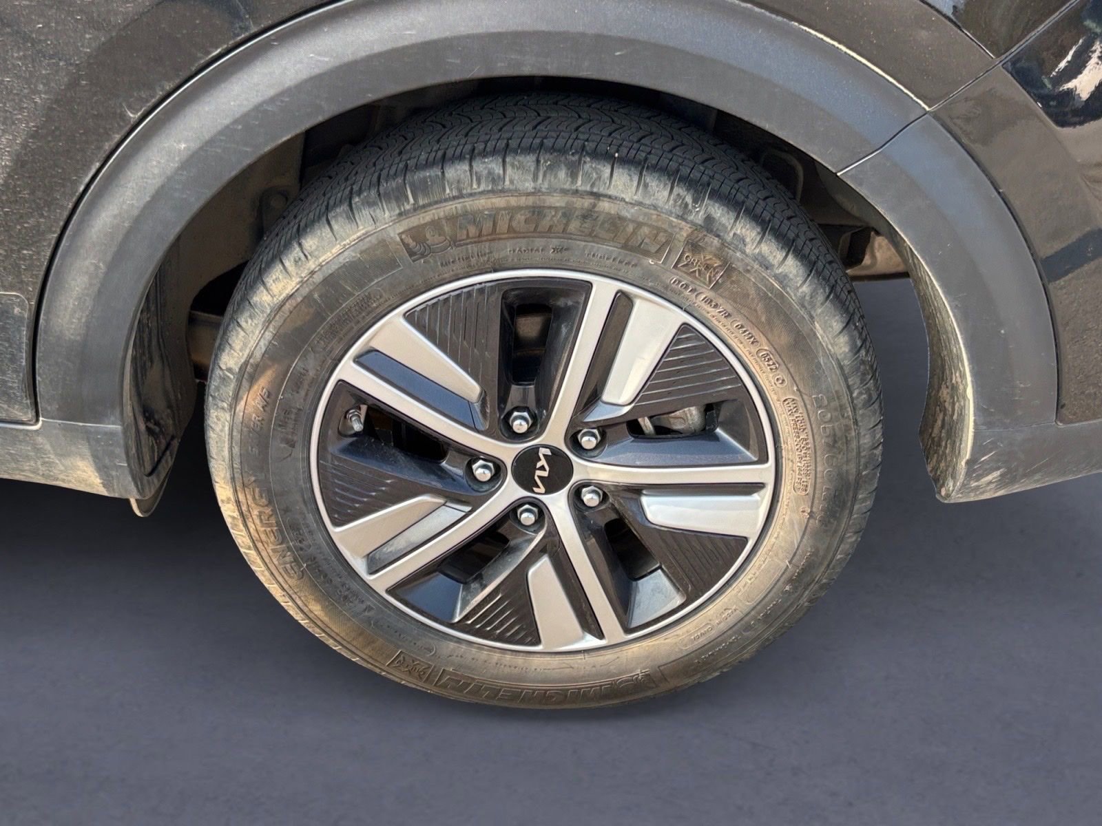 Used 2022 Kia Niro EX Premium image 3