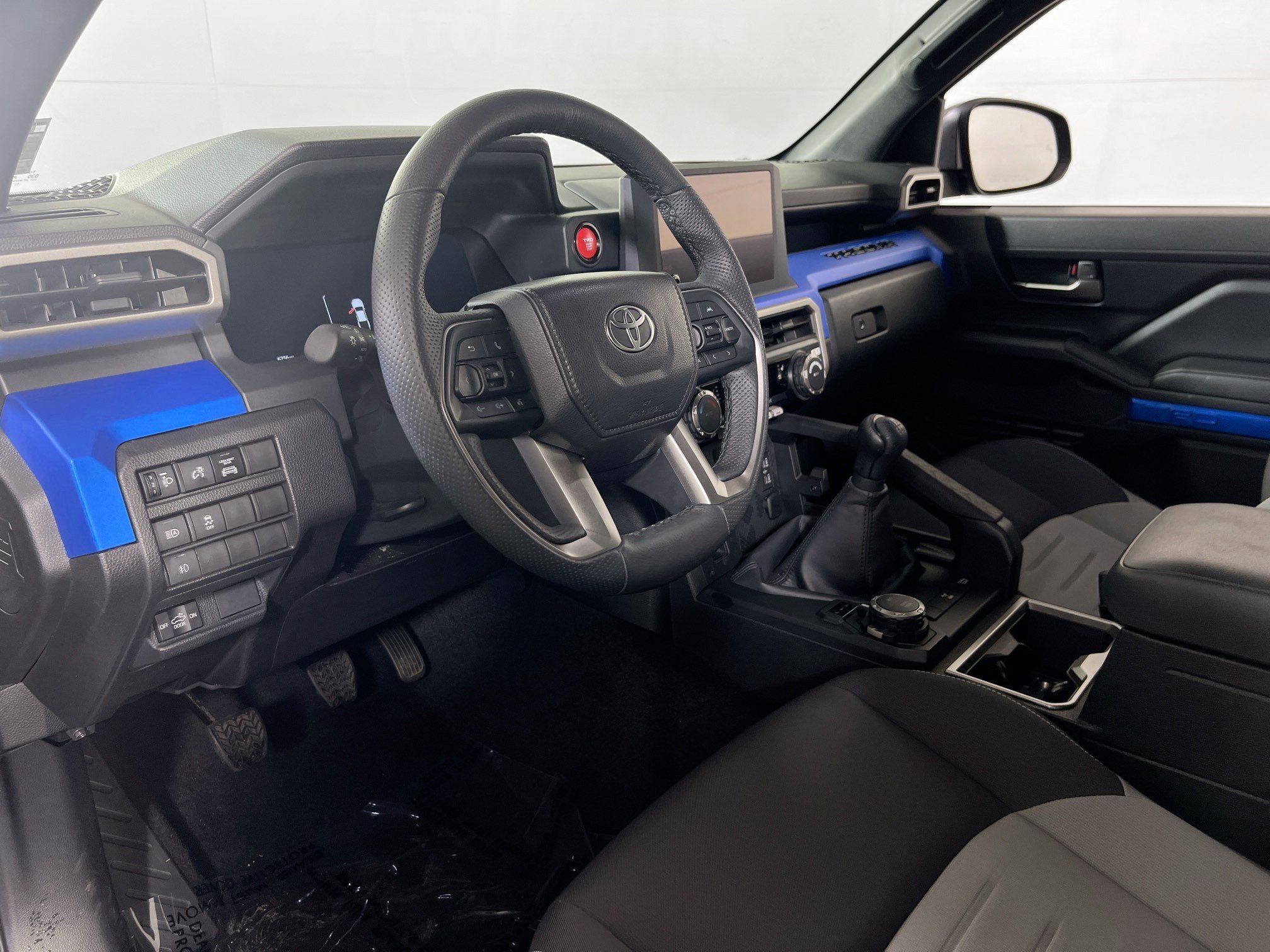 Used 2025 Toyota Tacoma TRD Off-Road AWD/4WD image 9