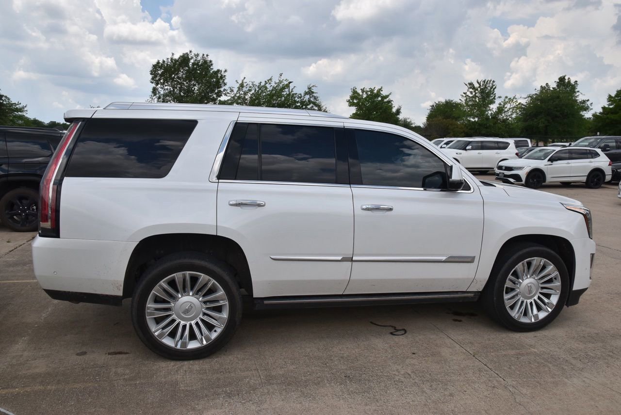 Used 2017 Cadillac Escalade Platinum RWD image 6