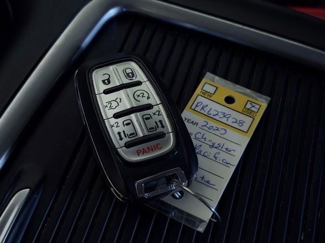 Used 2023 Chrysler Pacifica Touring-L FWD image 42
