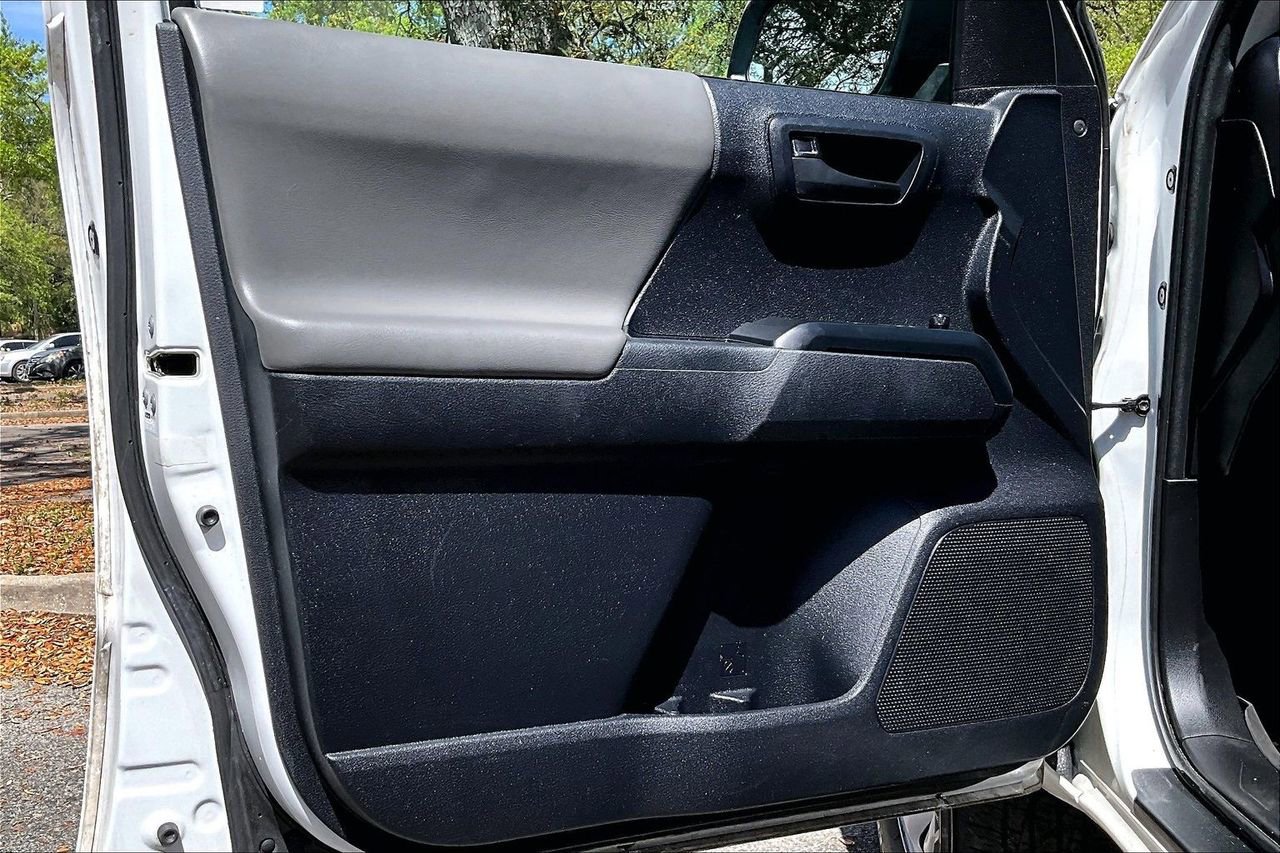 Used 2020 Toyota Tacoma SR AWD/4WD image 16