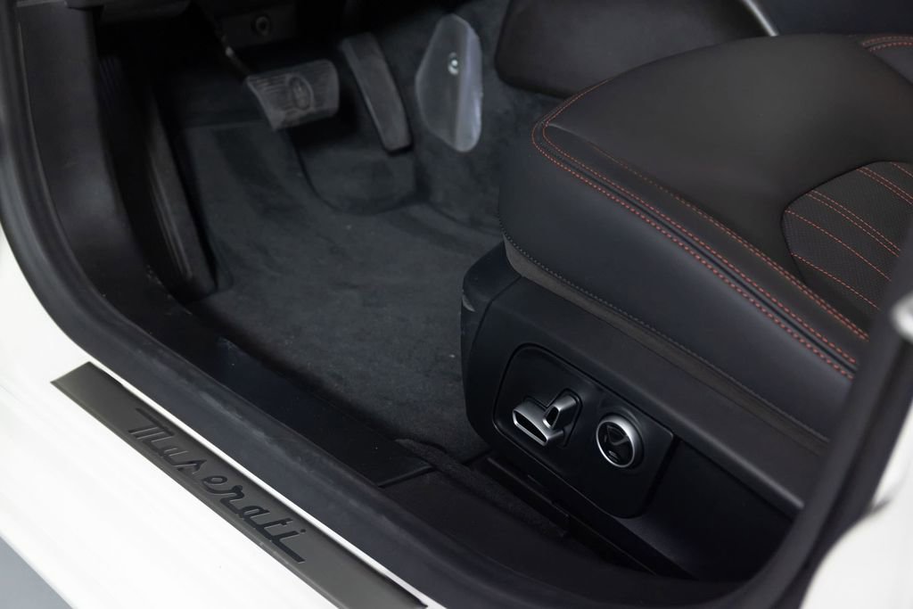 Used 2023 Maserati Ghibli Modena RWD image 17