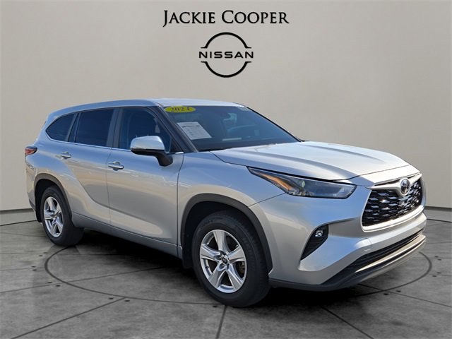 Used 2024 Toyota Highlander LE image 5