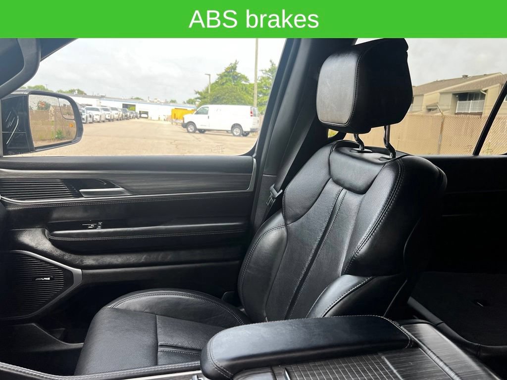Used 2024 Jeep Wagoneer L Series II w/ Flexible Seating Group AWD/4WD image 24