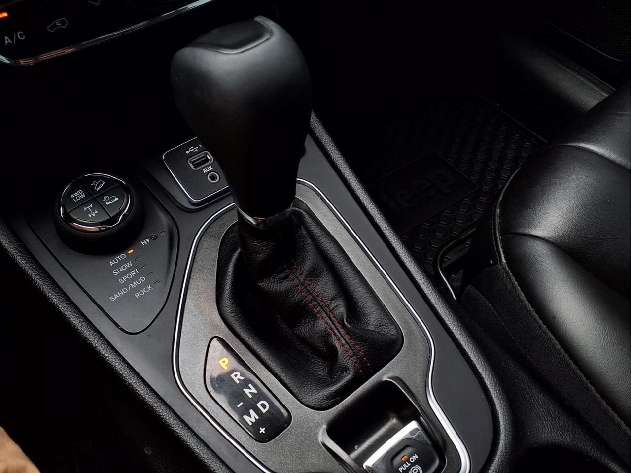 Used 2021 Jeep Cherokee Trailhawk AWD/4WD image 18