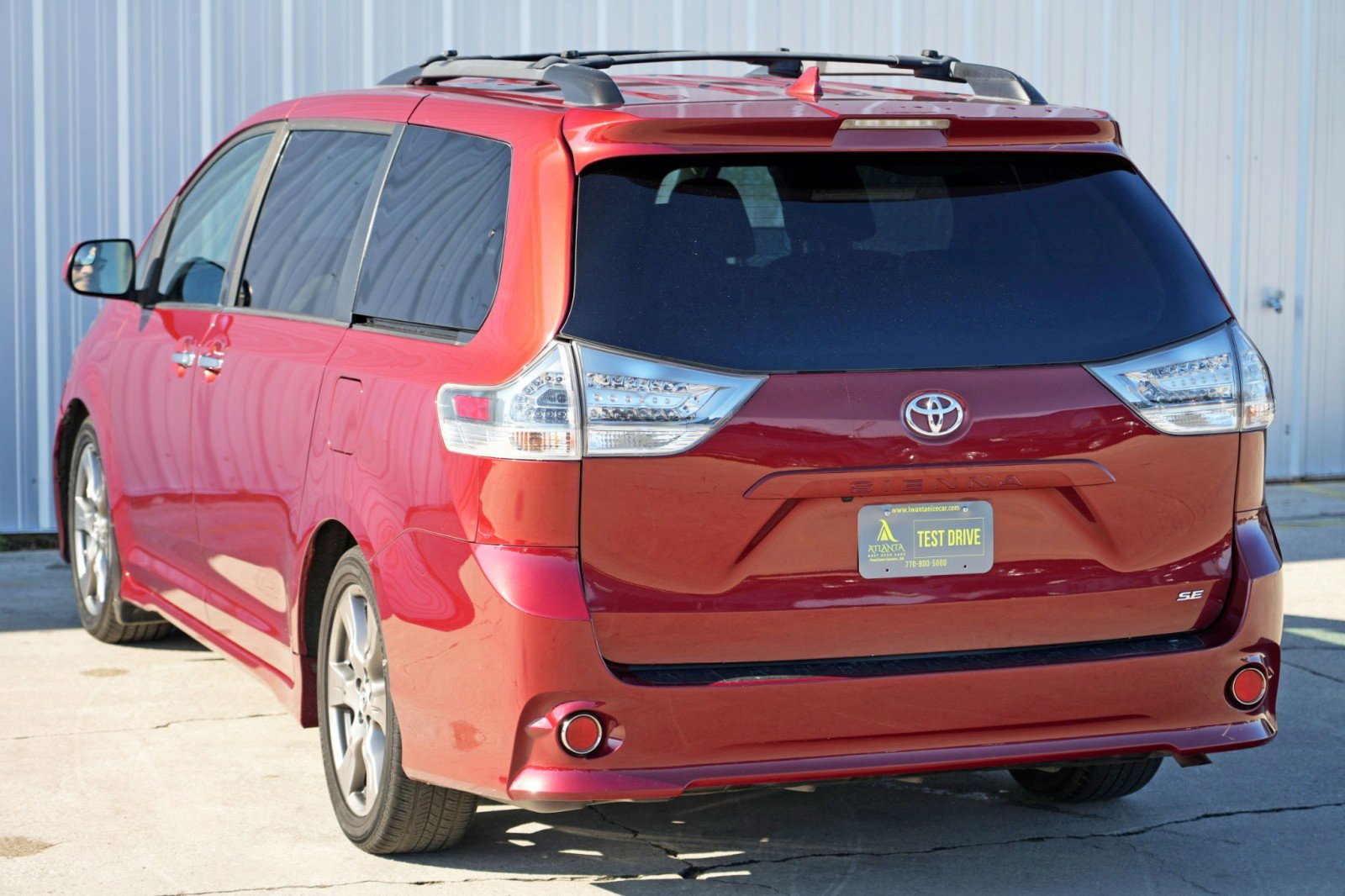 Used 2019 Toyota Sienna SE w/ Carpet Mat Package FWD image 44