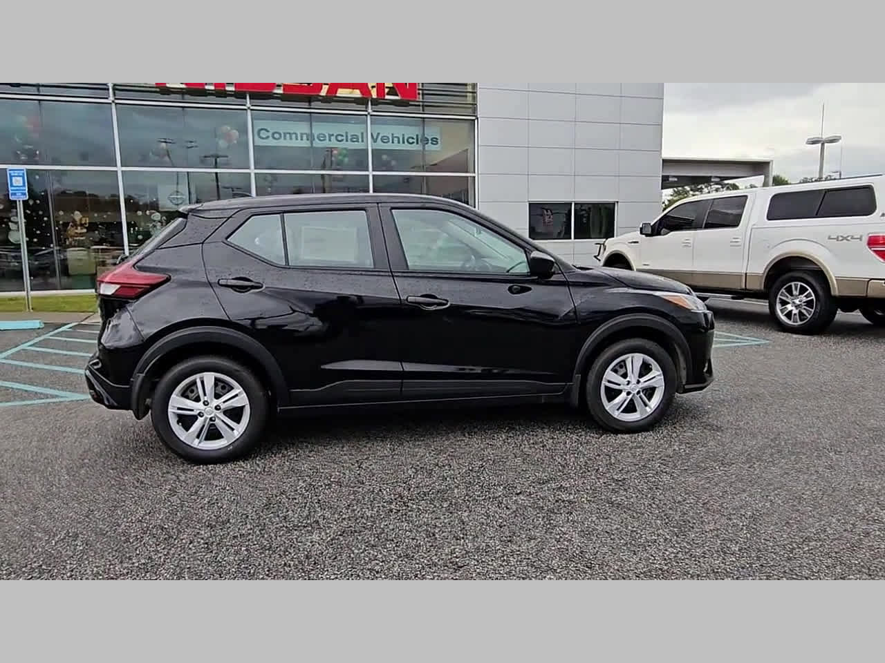 New 2025 Nissan Kicks Play S image 36