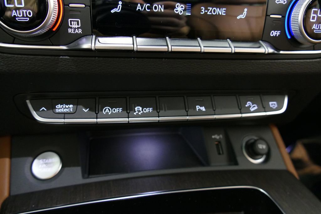 Certified 2025 Audi Q5 2.0T Premium Plus w/ Premium Plus Package AWD/4WD image 13