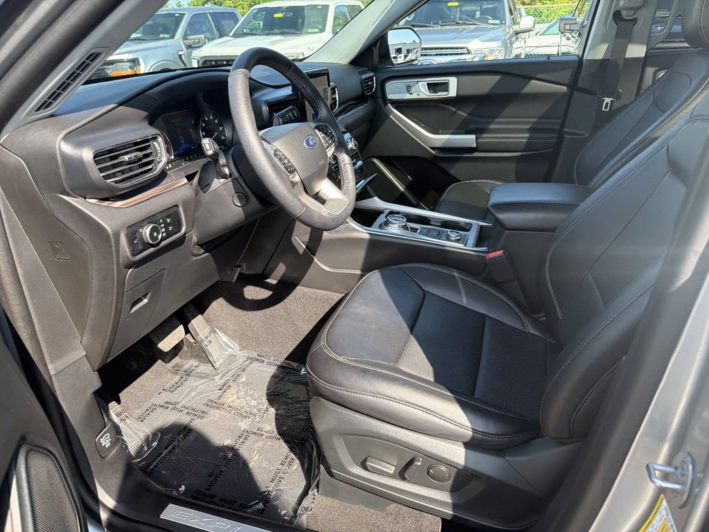 Used 2024 Ford Explorer Limited w/ Equipment Group 301A AWD/4WD image 11