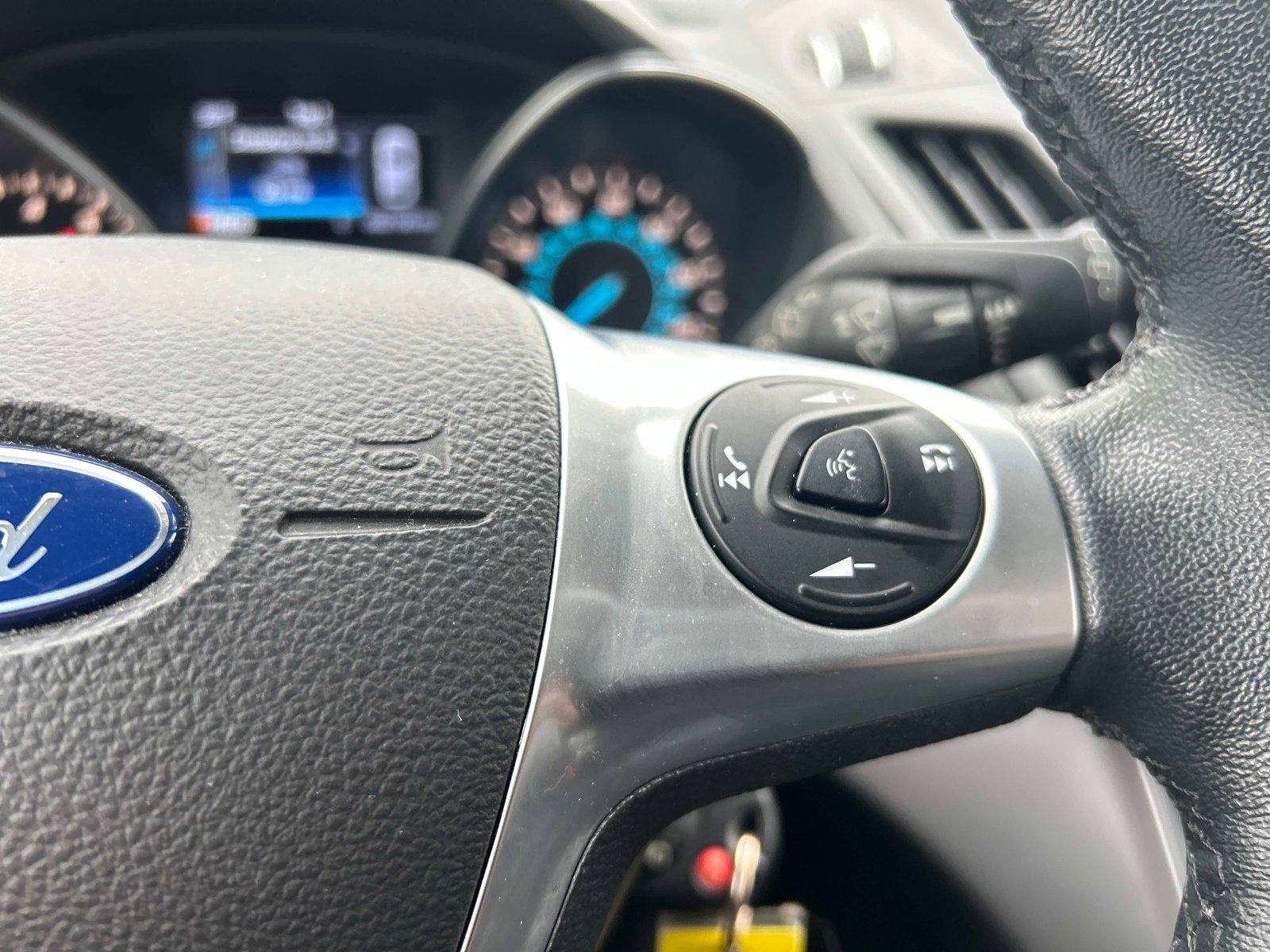 Used 2016 Ford Escape SE w/ SE Leather Comfort Package image 24