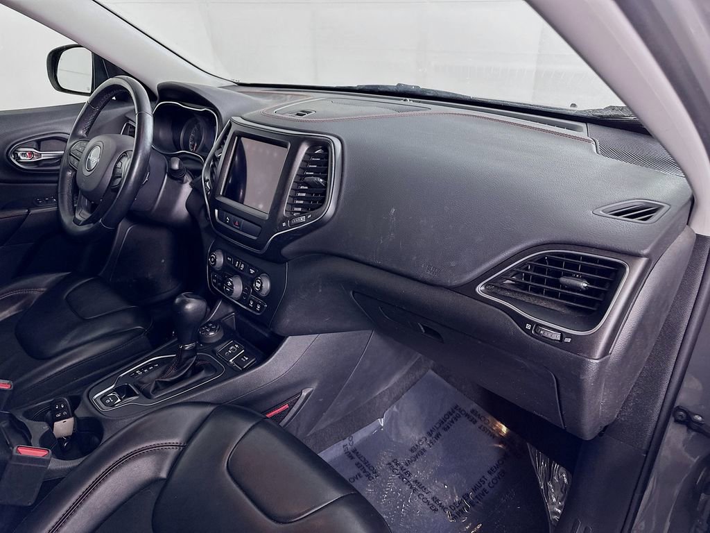 Used 2019 Jeep Cherokee Trailhawk w/ Cold Weather Group image 36