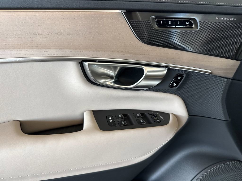 New 2026 Volvo XC90 B6 Plus w/ Protection Package Premier image 10