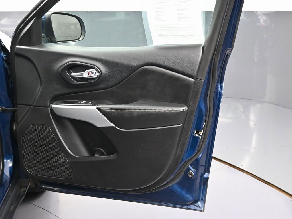 Used 2018 Jeep Cherokee Latitude Plus image 35