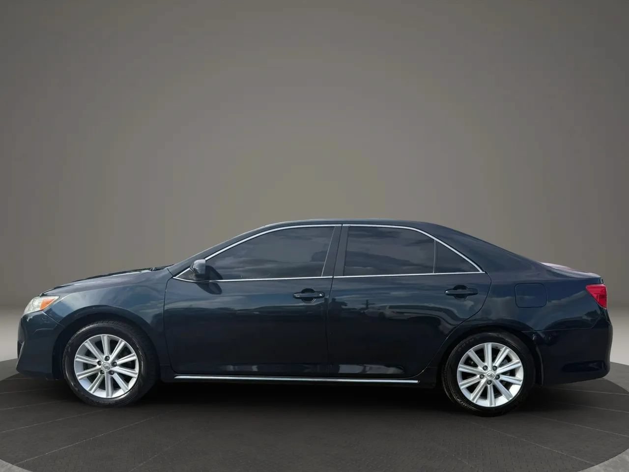 Used 2012 Toyota Camry XLE FWD image 5