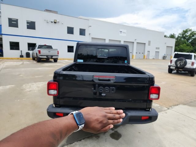 Used 2022 Jeep Gladiator Sport AWD/4WD image 12