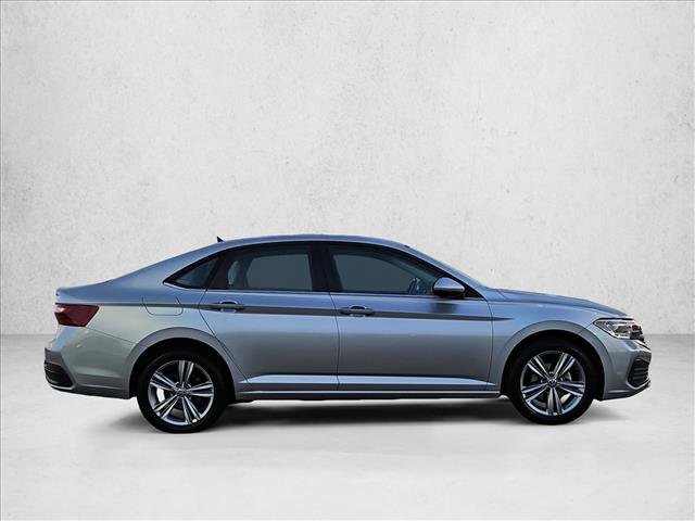 Used 2024 Volkswagen Jetta SE FWD image 4