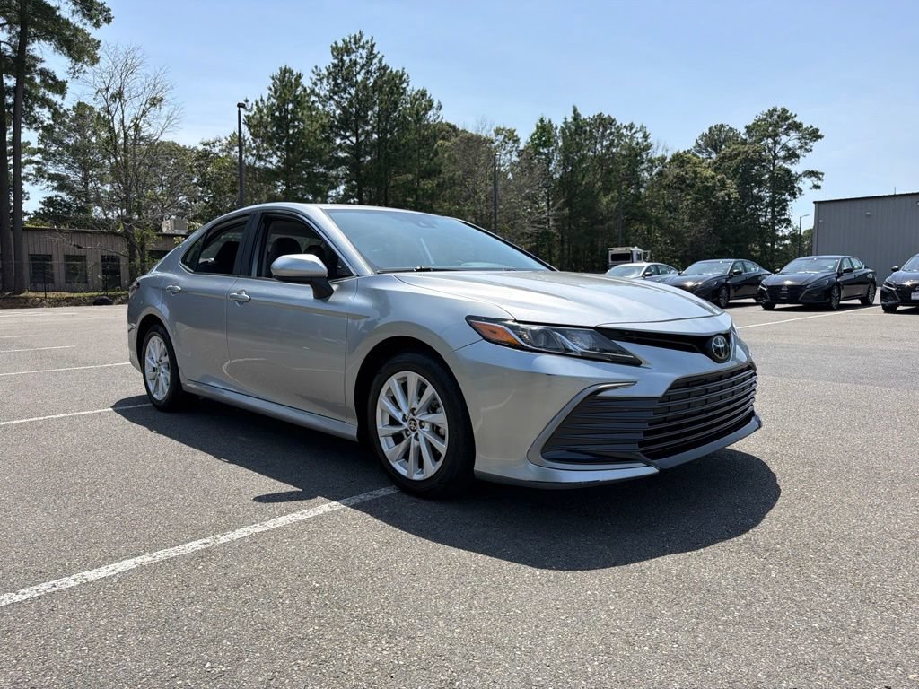 Used 2024 Toyota Camry LE FWD image 4