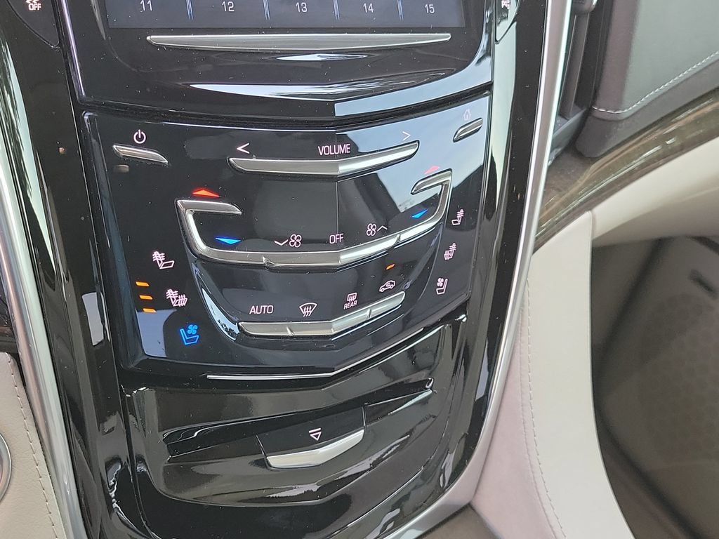 Used 2020 Cadillac Escalade Luxury AWD/4WD image 17