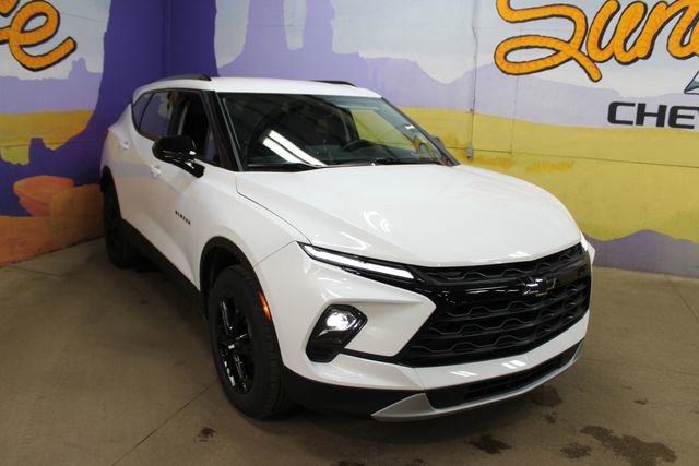 Used 2024 Chevrolet Blazer LT w/ Convenience Package AWD/4WD image 2