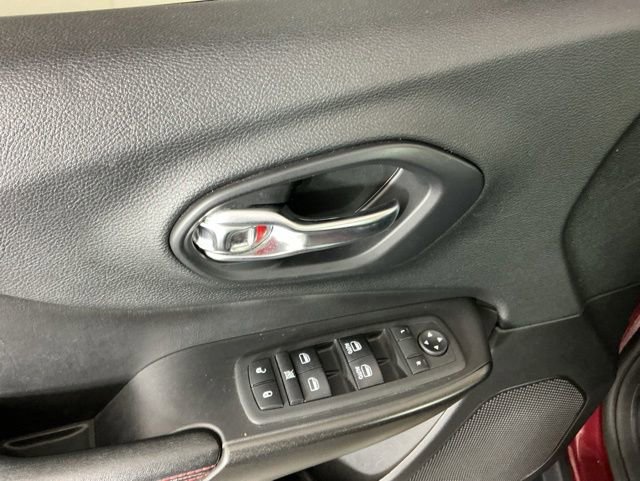 Used 2019 Jeep Cherokee Trailhawk AWD/4WD image 13
