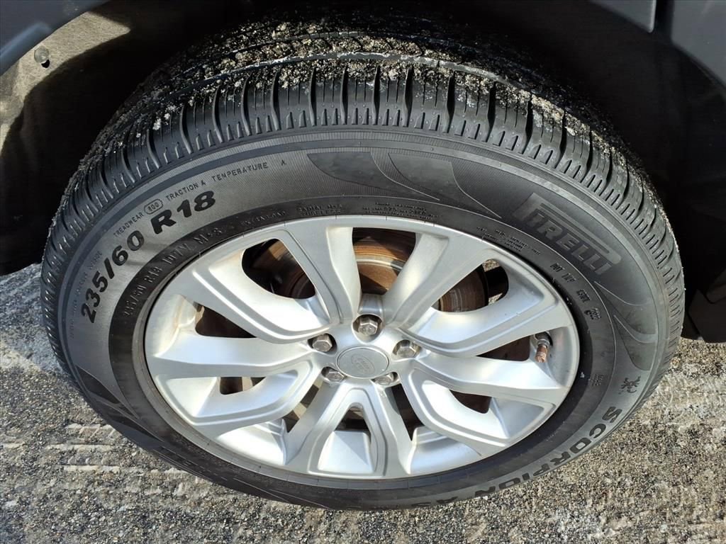 Used 2019 Land Rover Range Rover Evoque SE image 10