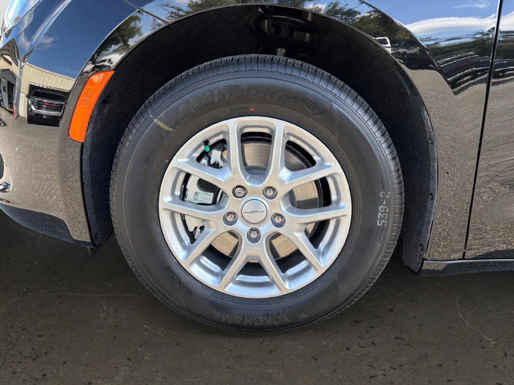 New 2027 Chrysler Pacifica LX FWD image 10