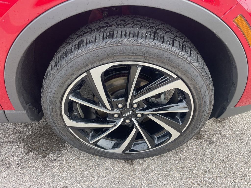 Used 2023 Lincoln Corsair Reserve w/ Rear Removable Package Tray image 12