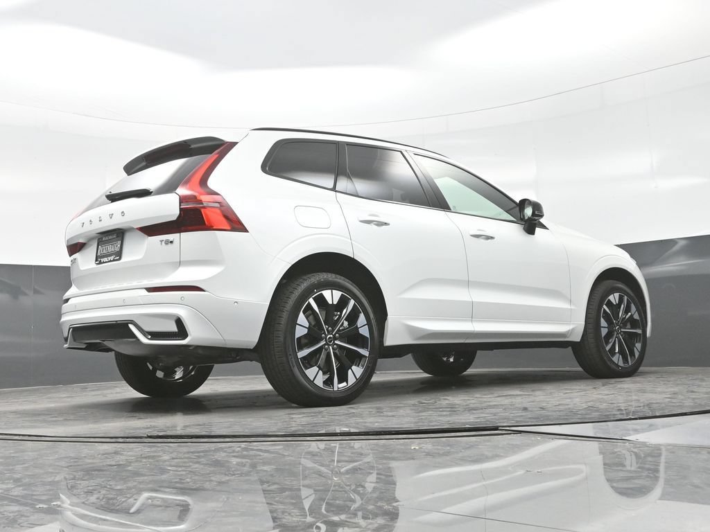 New 2026 Volvo XC60 T8 Plus w/ Climate Package PRO AWD/4WD image 28
