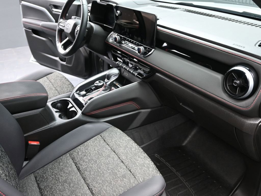 Used 2024 Chevrolet Colorado Z71 w/ Z71 Convenience Package 2 image 17