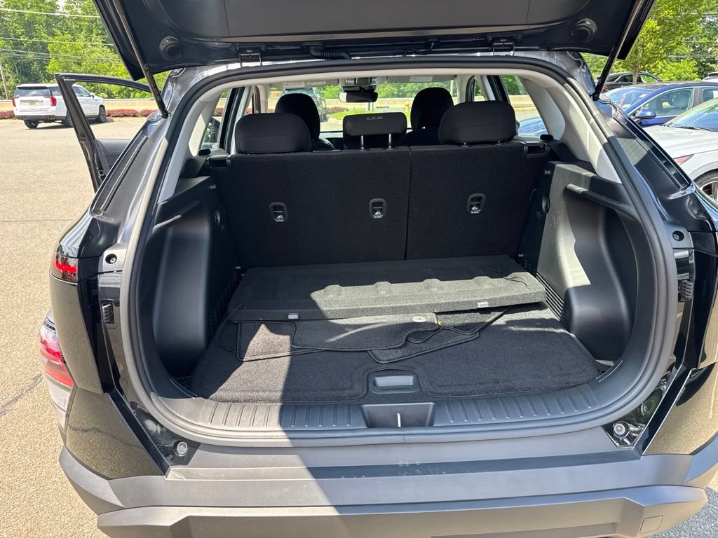 Certified 2025 Hyundai Kona SE AWD/4WD image 16