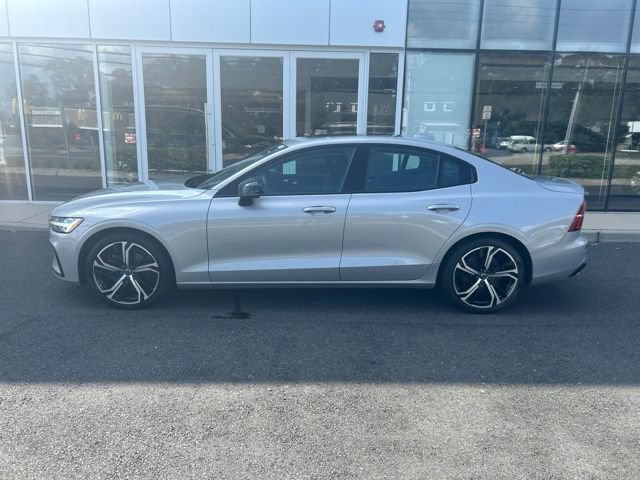 Used 2024 Volvo S60 B5 Plus w/ Climate Package FWD image 2