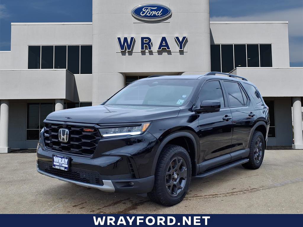 Used 2025 Honda Pilot TrailSport image 1