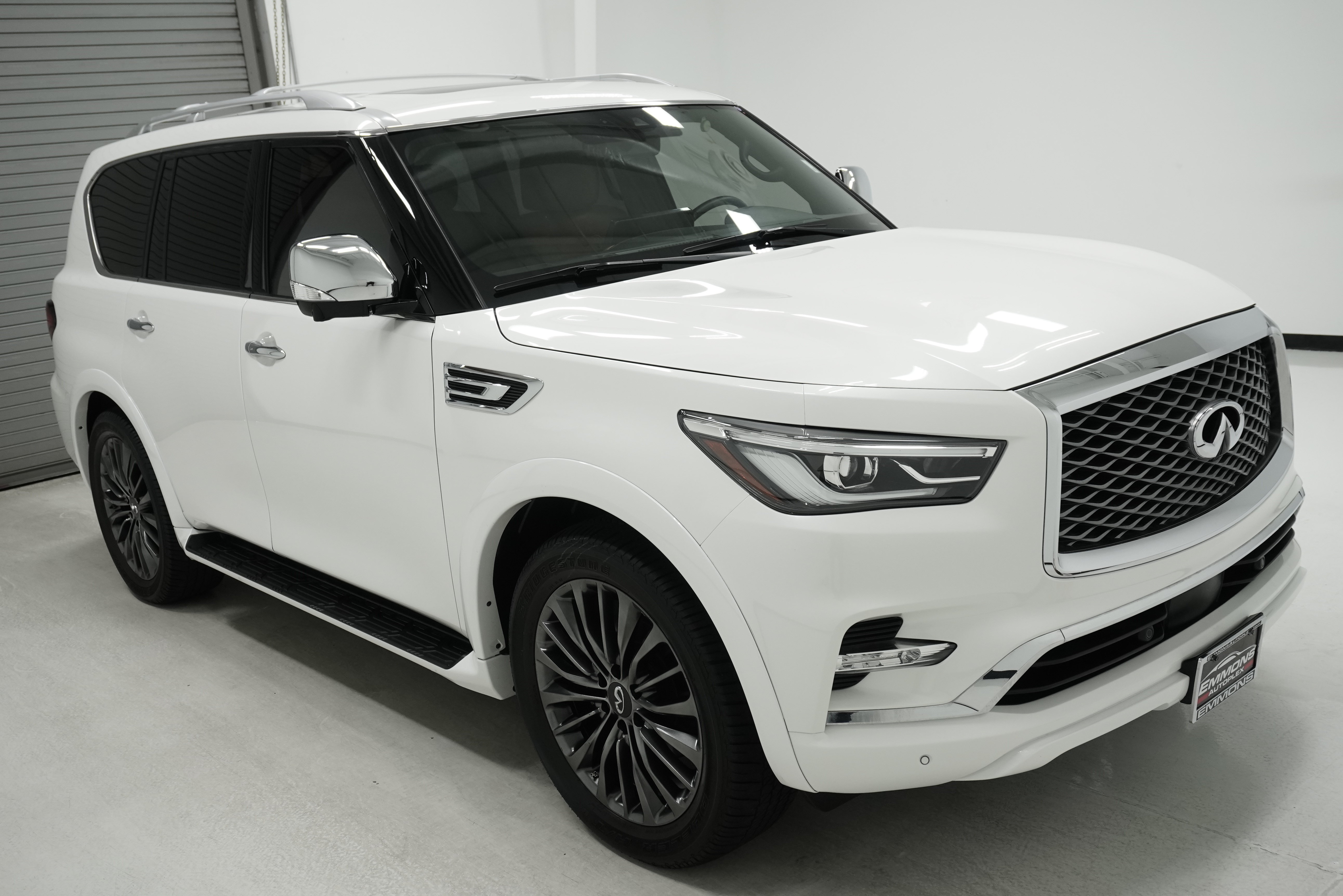 Used 2023 INFINITI QX80 Sensory w/ Cargo Package AWD/4WD image 3