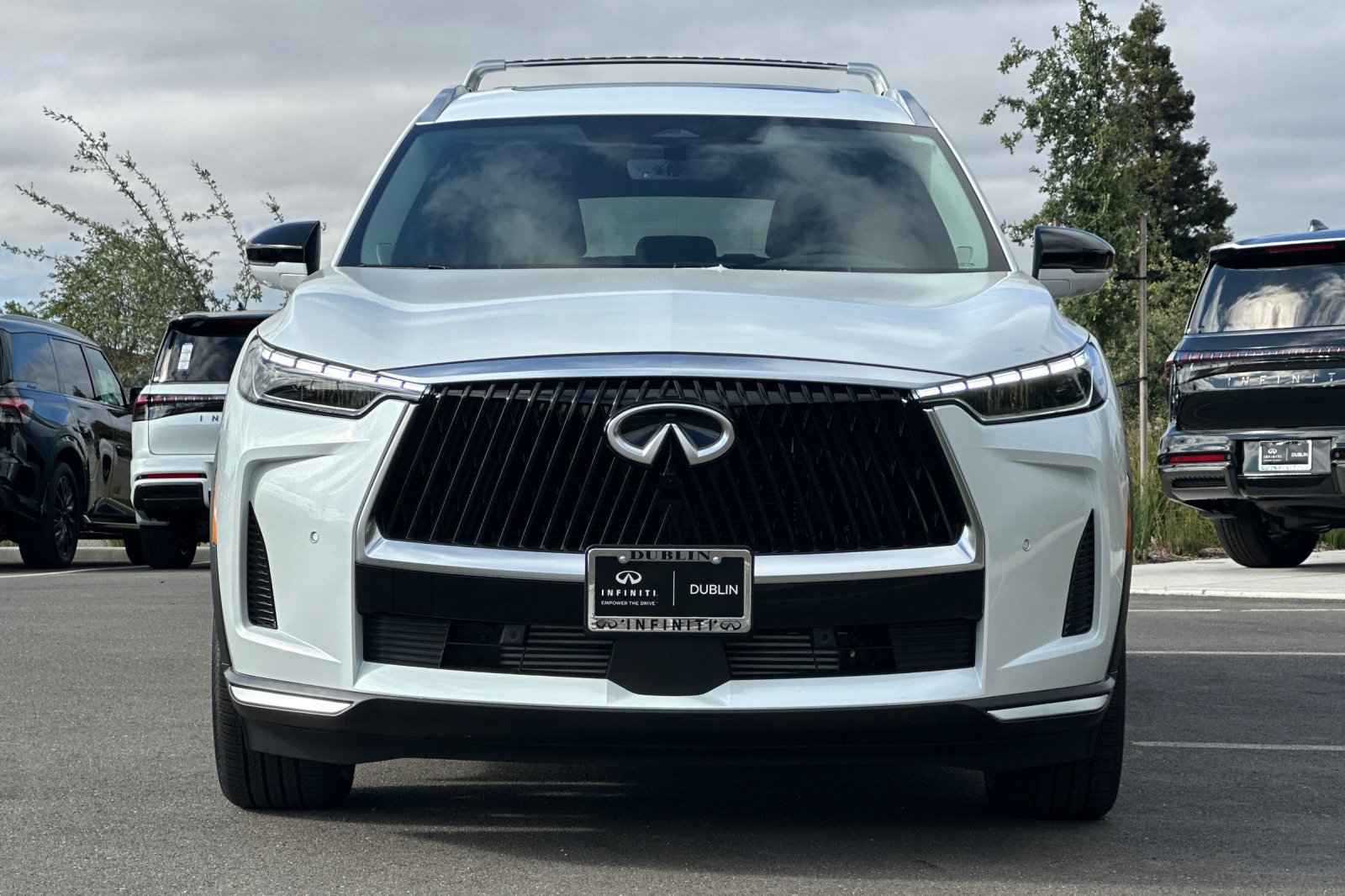 New 2027 INFINITI QX60 Luxe w/ Family Package AWD/4WD image 9