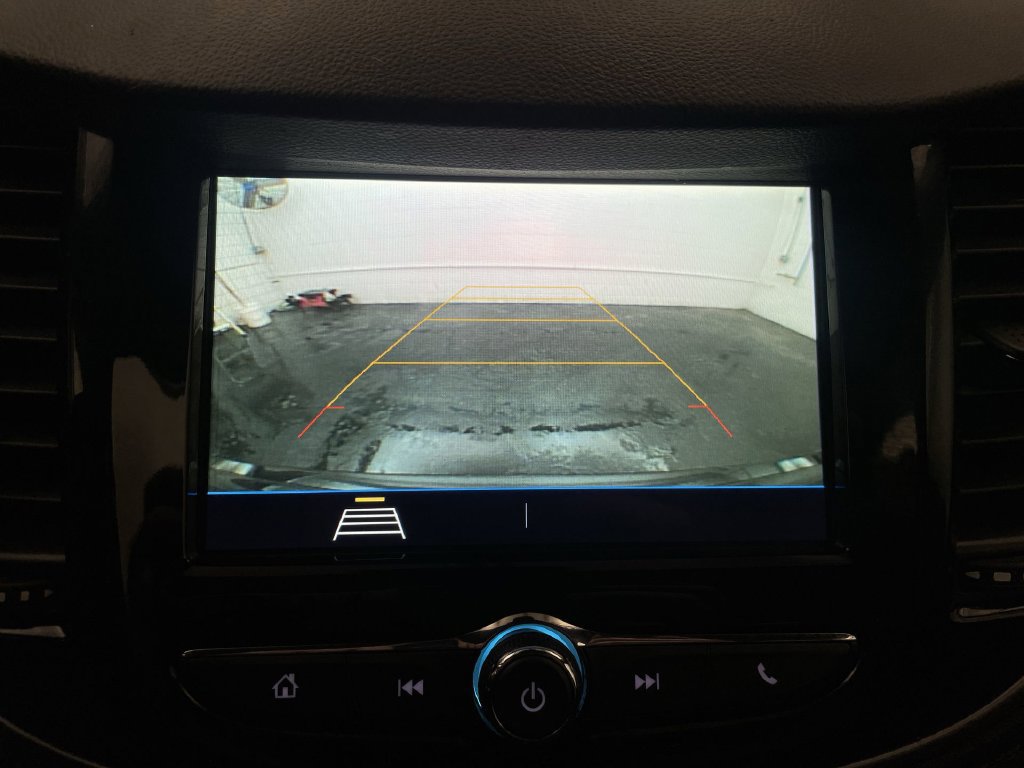 Used 2019 Chevrolet Trax LT w/ LT Convenience Package FWD image 8