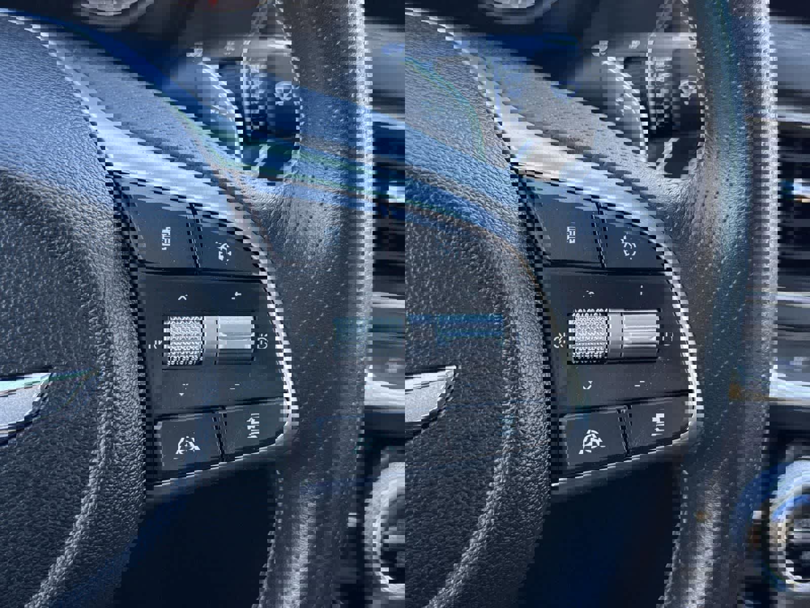 Used 2023 Genesis G70 2.0T image 11