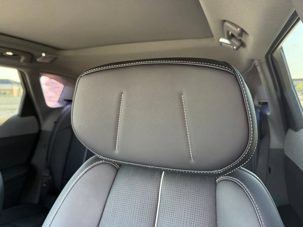 Certified 2025 Cadillac Optiq Sport 2 w/ LPO, Floor Liner Package AWD/4WD image 29