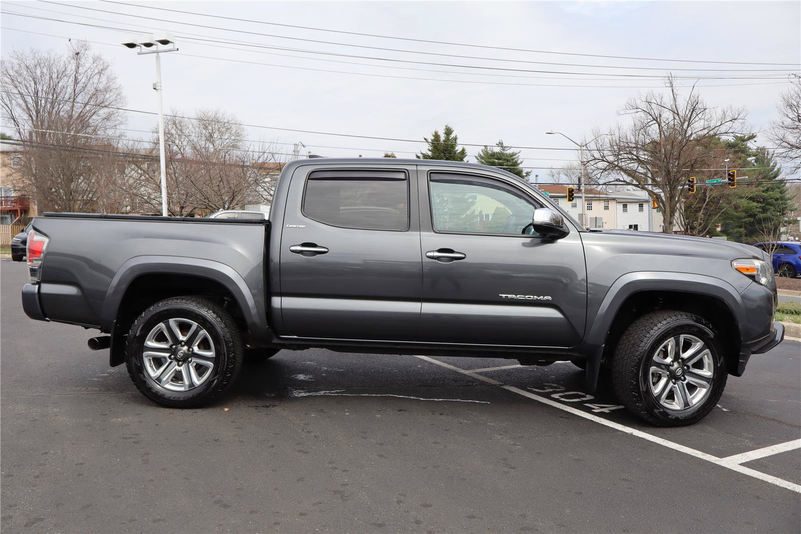 Used 2018 Toyota Tacoma Limited AWD/4WD image 2