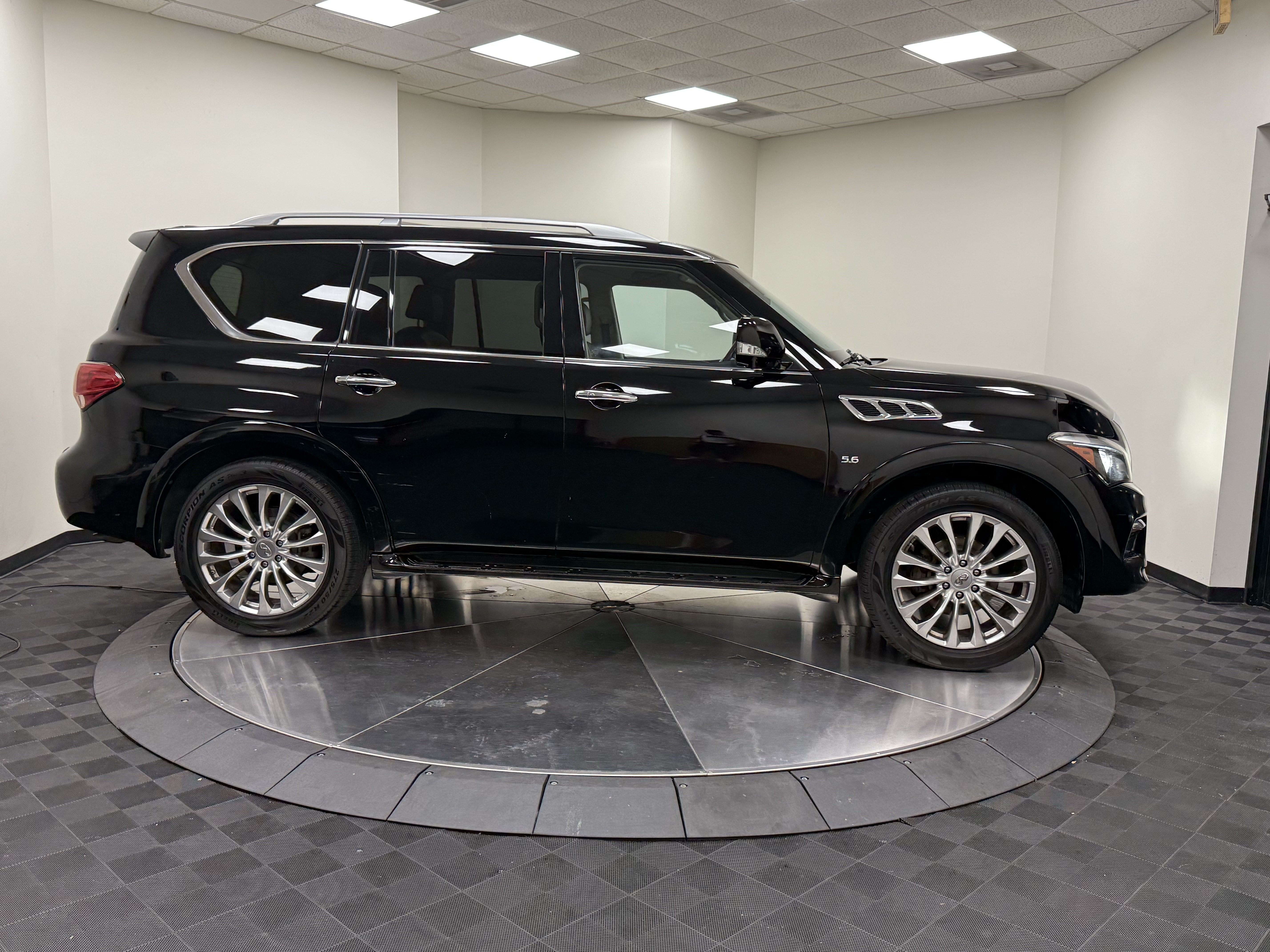 Used 2016 INFINITI QX80 2WD w/ 22" Wheel Package image 8