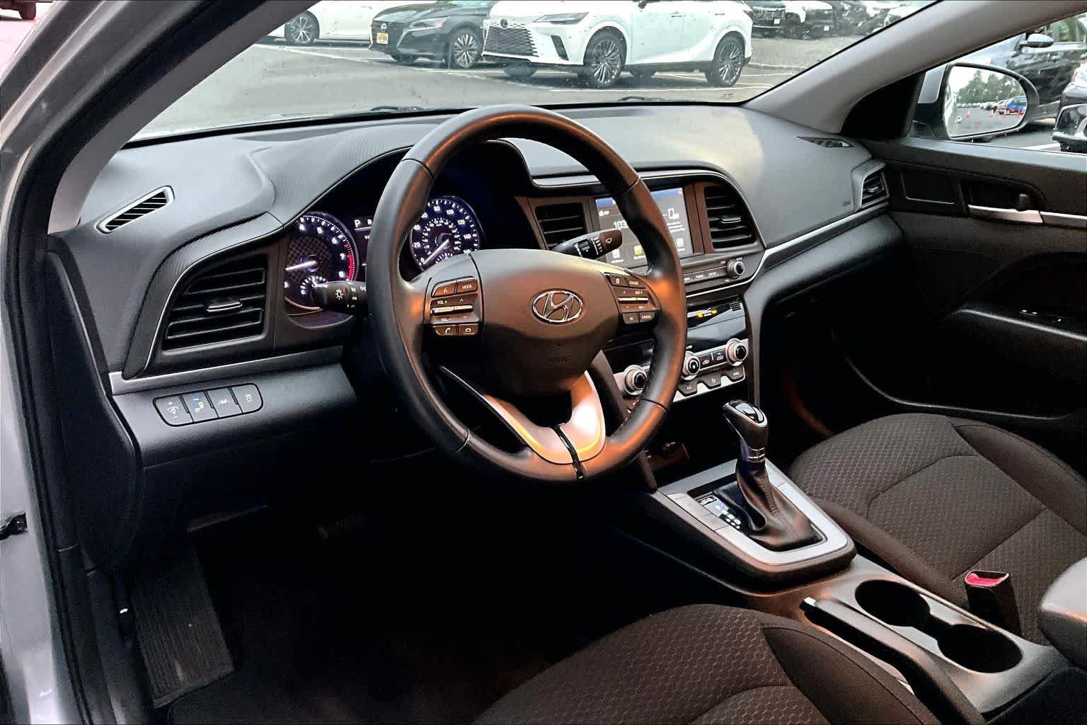 Used 2020 Hyundai Elantra Value Edition w/ Cargo Package (C1) FWD image 17