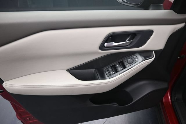Used 2025 Nissan Rogue SV AWD/4WD image 12