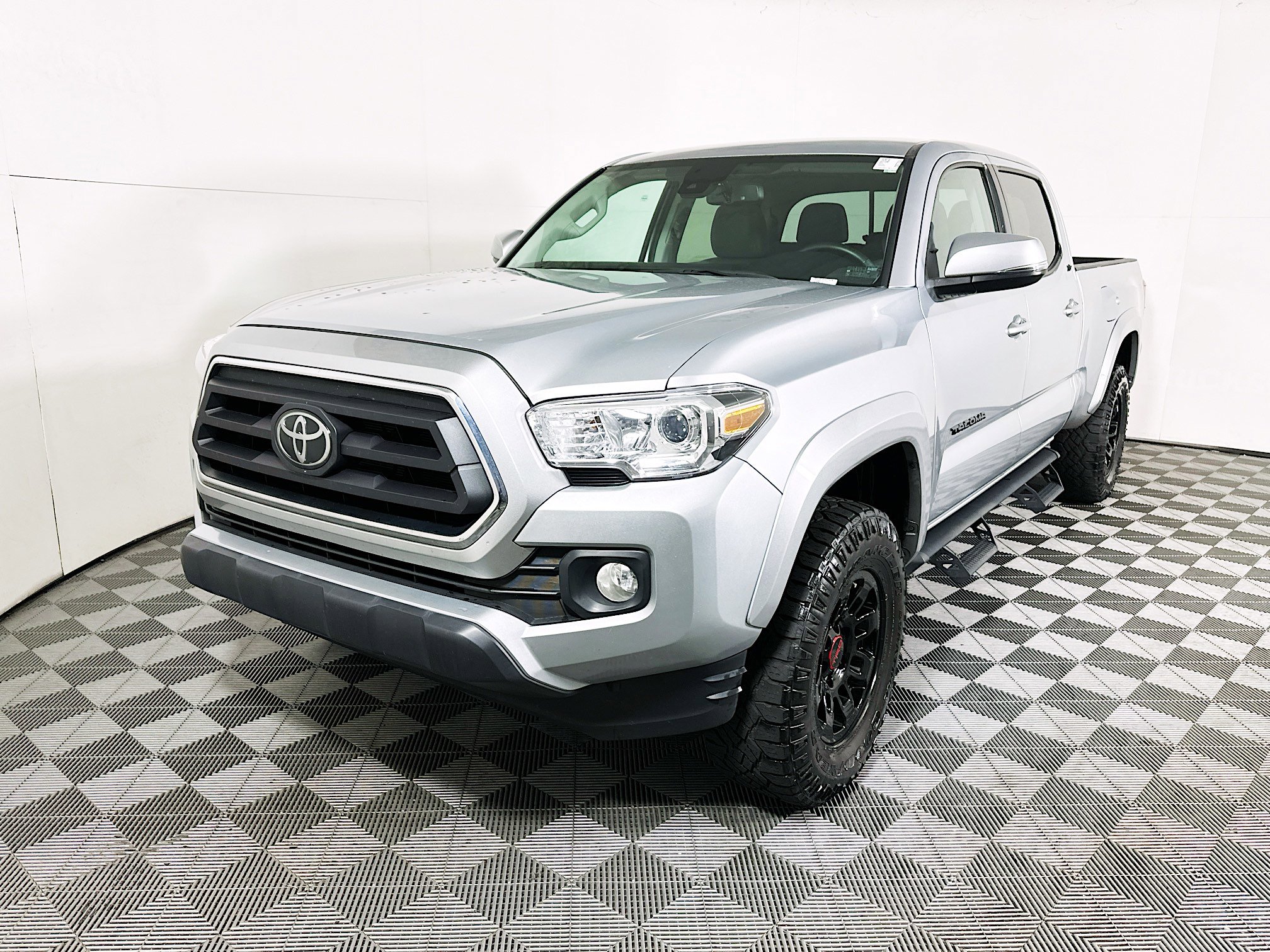 Used 2022 Toyota Tacoma SR5 w/ Technology Package AWD/4WD image 7