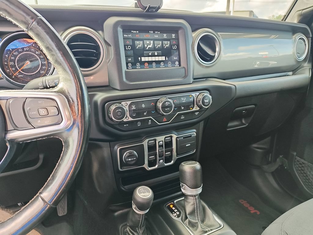 Used 2021 Jeep Gladiator Overland w/ Cold Weather Group AWD/4WD image 20