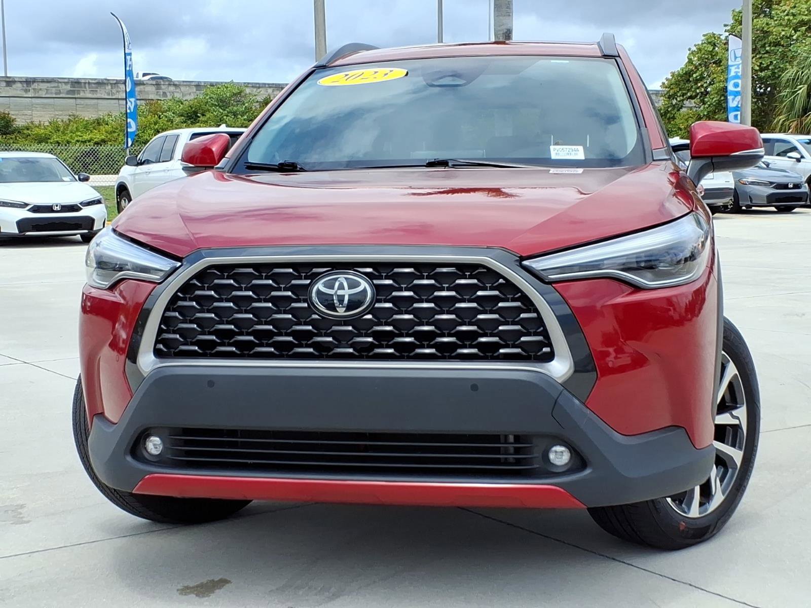 Used 2023 Toyota Corolla Cross XLE FWD image 2