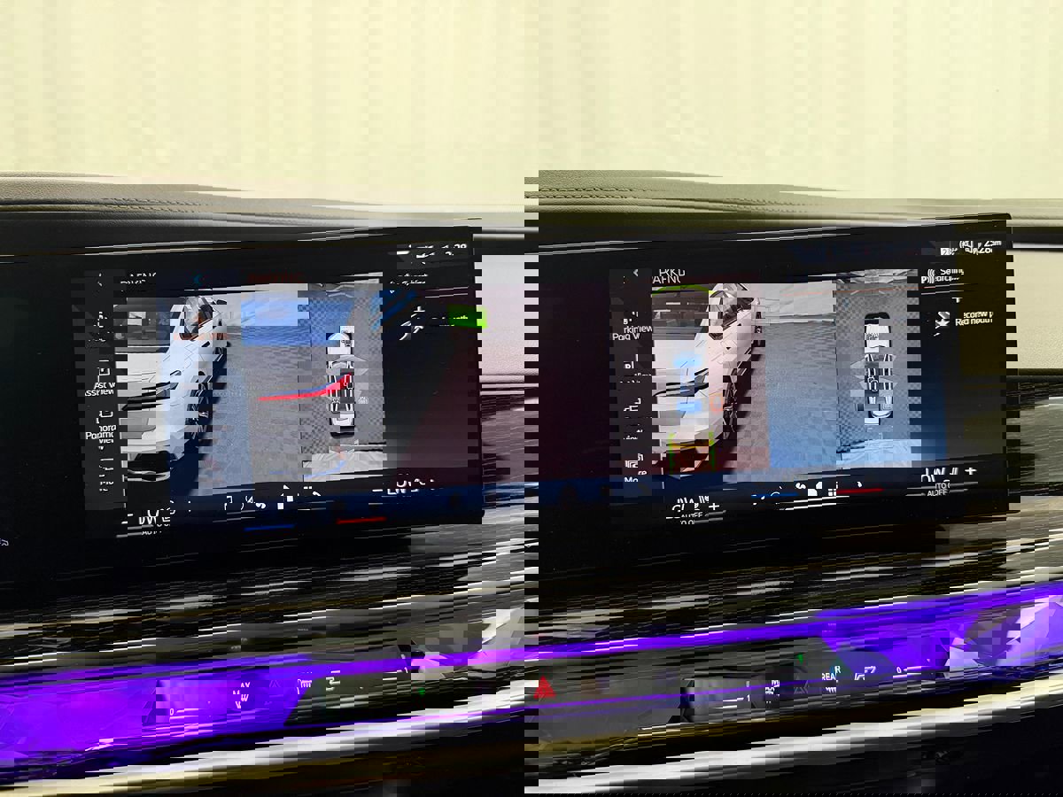 Used 2025 BMW 740i xDrive image 56