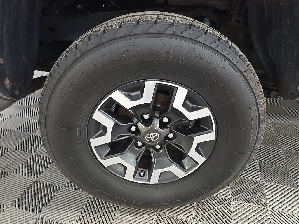 Used 2019 Toyota Tacoma TRD Off-Road AWD/4WD image 13